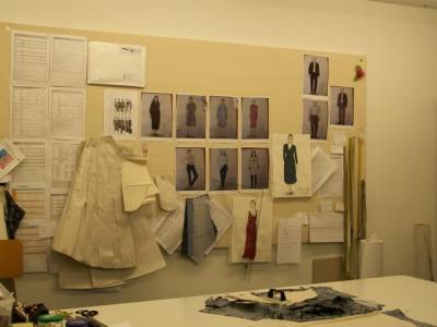 Die Kleidungsstcke werden fr jedes Stckt individuell in Paderborn entworfen und angefertigt.