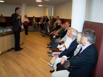 Im 2. Untergeschoss: hier gibt es eine direkte Verbindung mit dem neugebauten Parkhaus. Des Weiteren befindet sich hier die Garderobe.